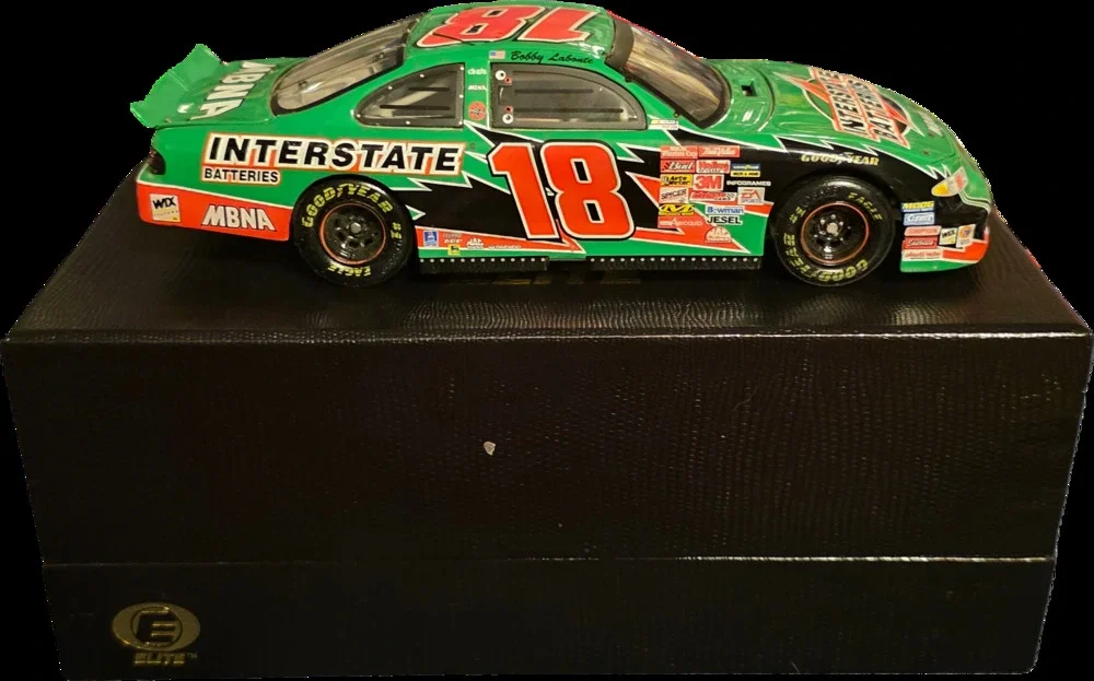 2002 Bobby Labonte 18 Interstate Batteries Pontiac 1/24 Action Elite 0569 Nascar